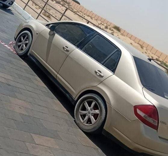 2009 Nissan Tiida thumbnail 2