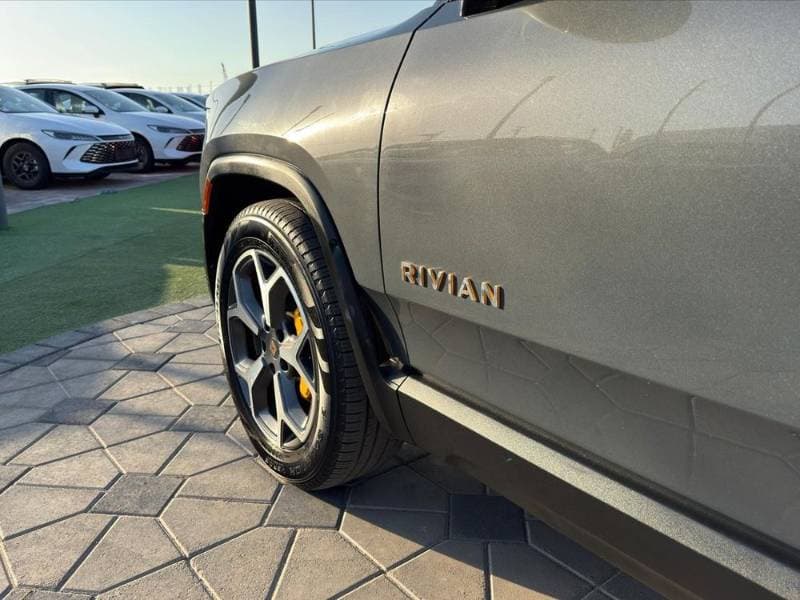 2023 Rivian R1 thumbnail 4