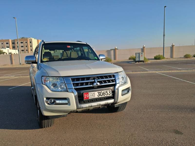 2017 Mitsubishi Pajero thumbnail 2