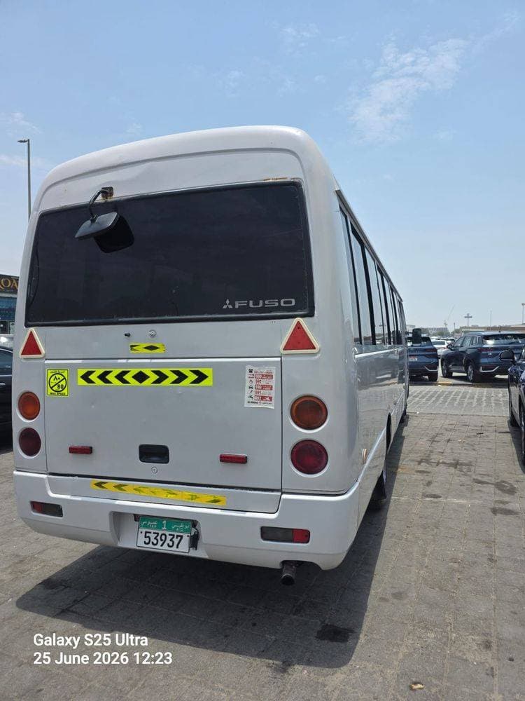 2015 Mitsubishi Rosa thumbnail 3