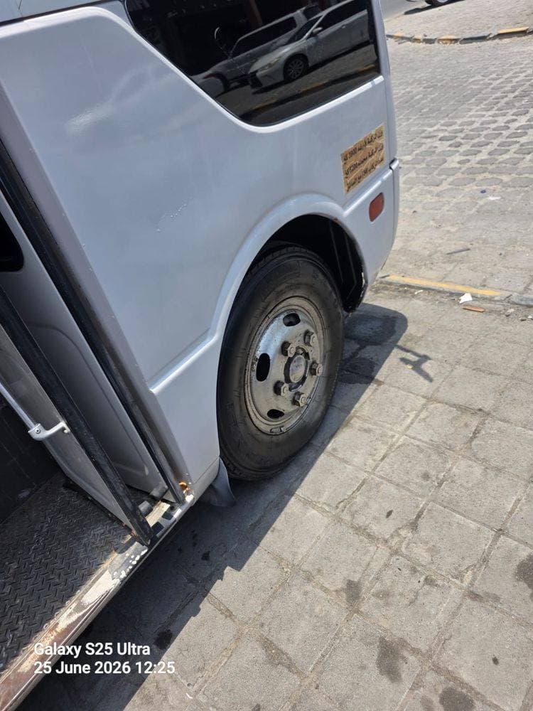 2015 Mitsubishi Rosa thumbnail 2