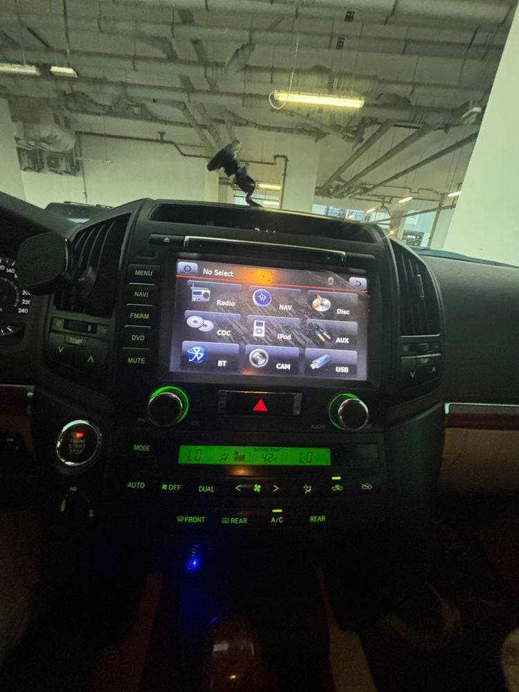 2015 Toyota Land Cruiser thumbnail 4