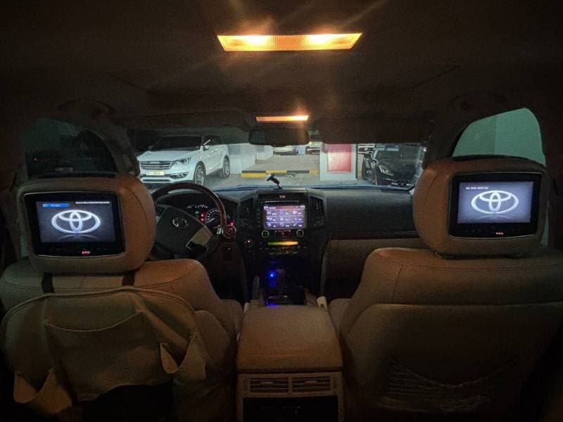 2015 Toyota Land Cruiser thumbnail 5