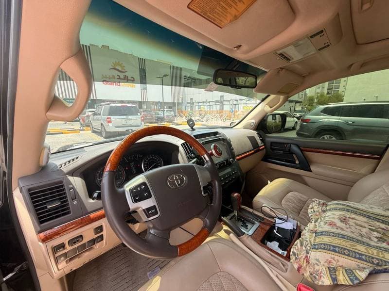 2015 Toyota Land Cruiser thumbnail 6