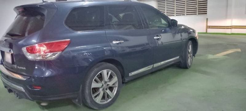 2016 Nissan Pathfinder thumbnail 2