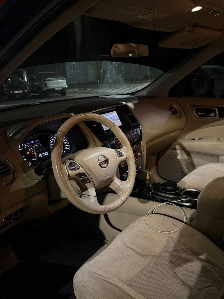 2015 Nissan Pathfinder thumbnail 3