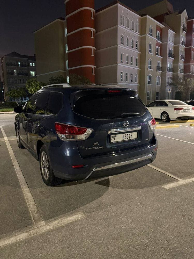 2015 Nissan Pathfinder thumbnail 2