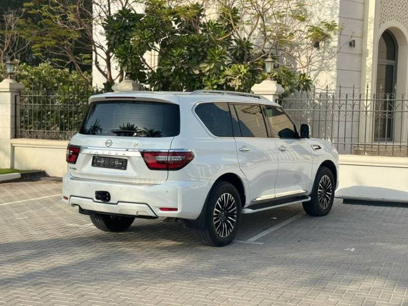 2023 Nissan Patrol thumbnail 3
