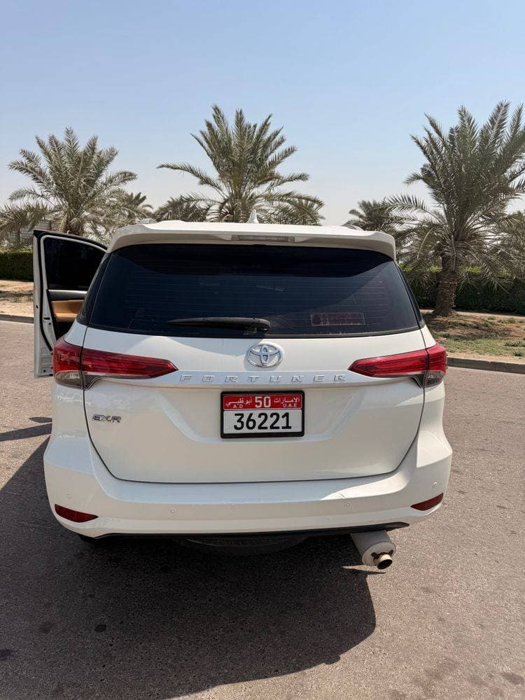 2022 Toyota Fortuner thumbnail 4