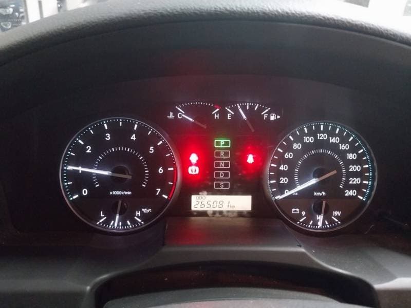 2013 Toyota Land Cruiser thumbnail 2