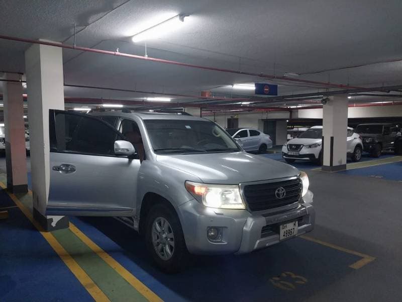 2013 Toyota Land Cruiser thumbnail 5