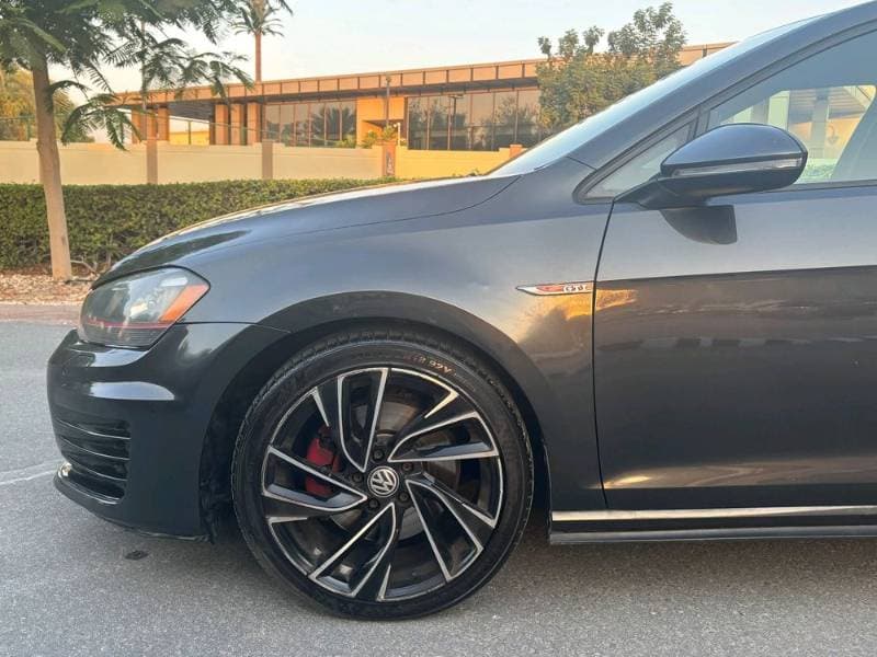 2015 Volkswagen Golf GTI thumbnail 2