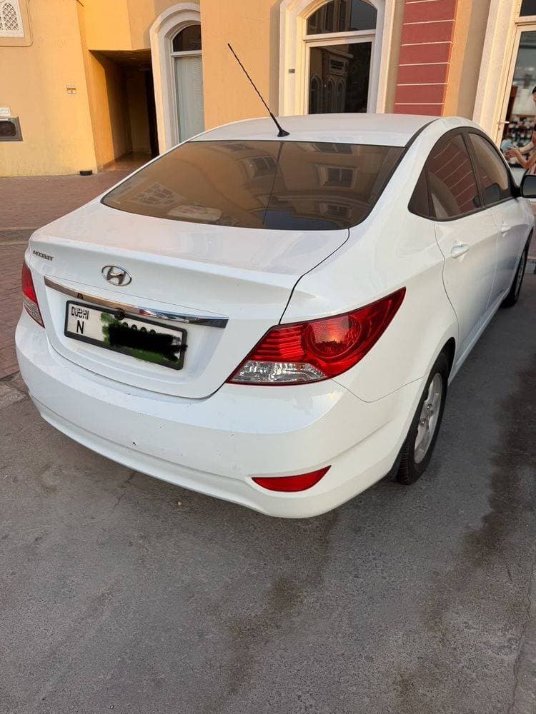 2013 Hyundai Accent thumbnail 3