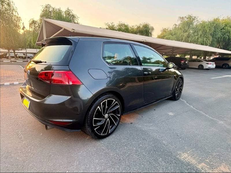 2015 Volkswagen Golf GTI thumbnail 5