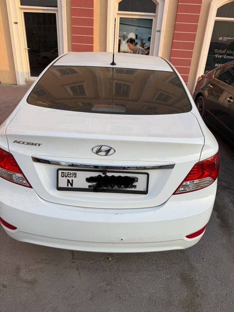 2013 Hyundai Accent thumbnail 2