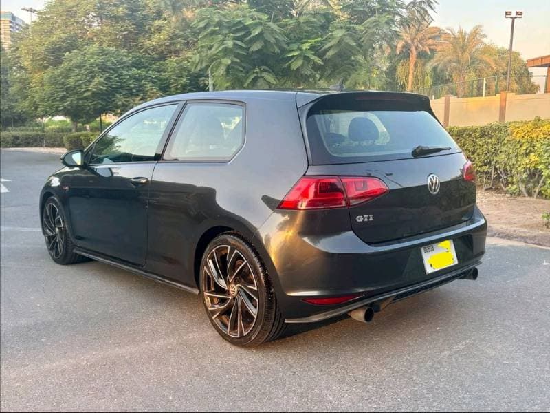 2015 Volkswagen Golf GTI thumbnail 4