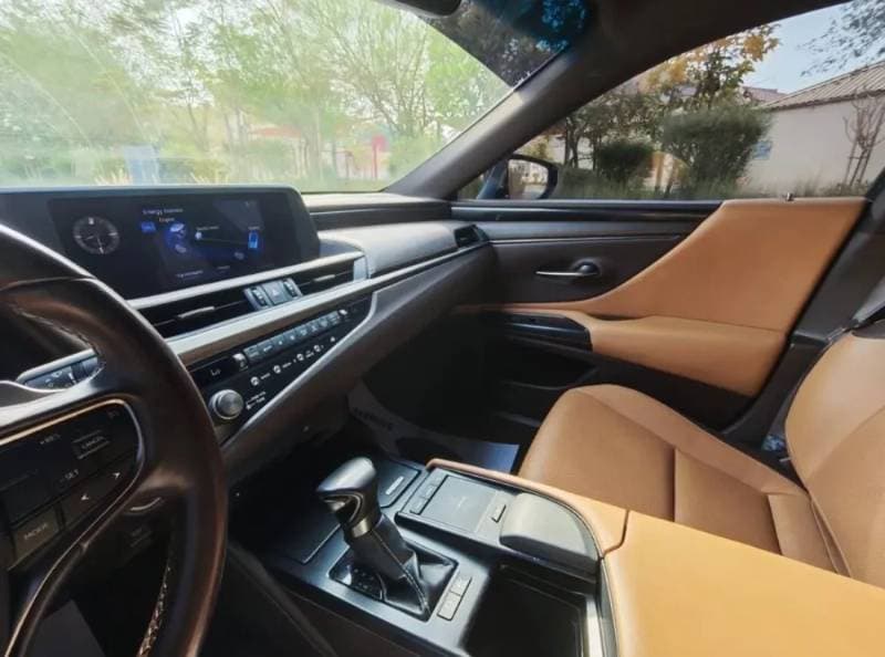 2021 Lexus ES-Series thumbnail 3
