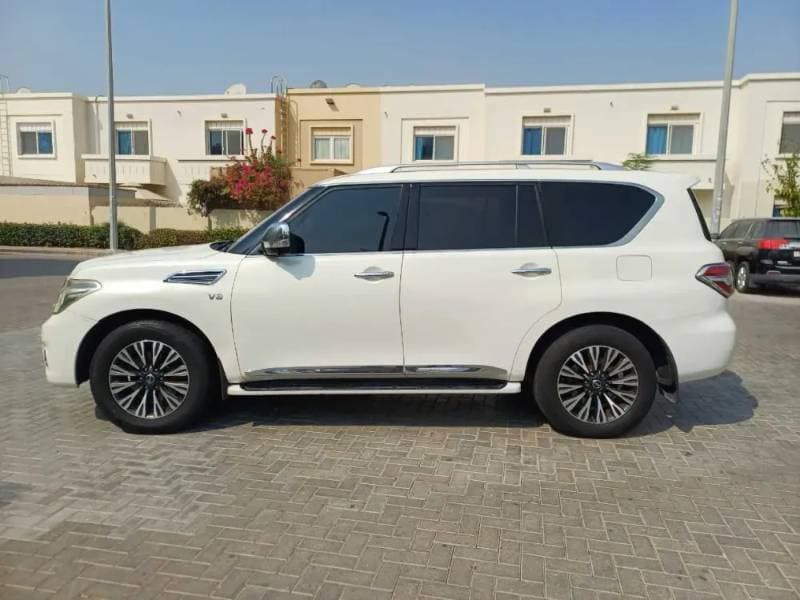2013 Nissan Patrol thumbnail 3