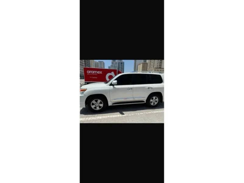 2014 Toyota Land Cruiser thumbnail 2