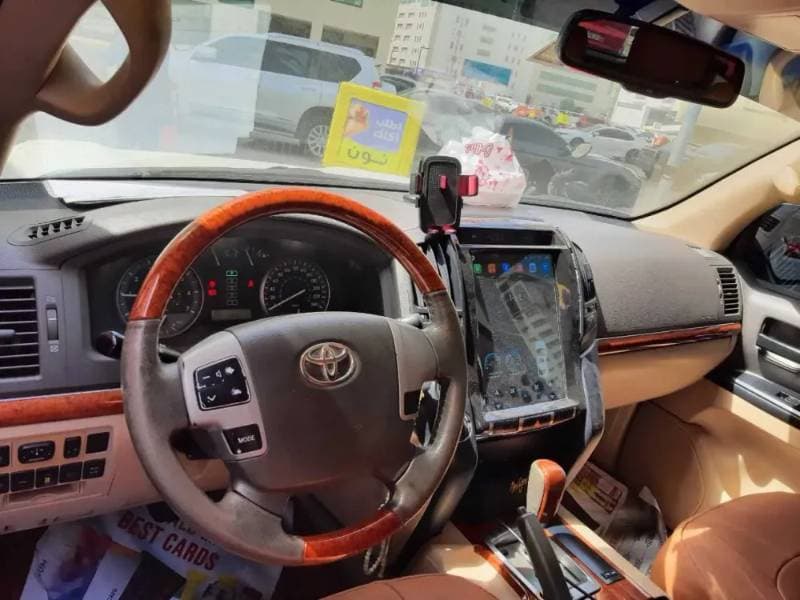 2014 Toyota Land Cruiser thumbnail 6