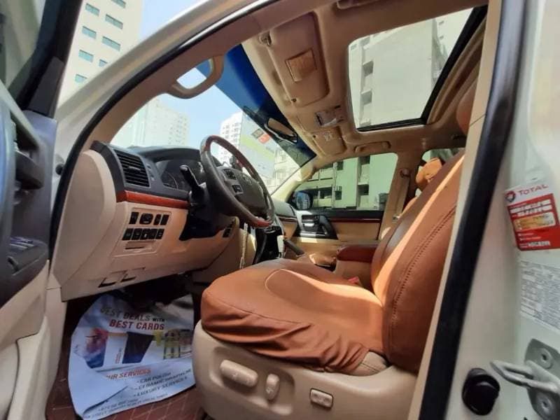 2014 Toyota Land Cruiser thumbnail 7