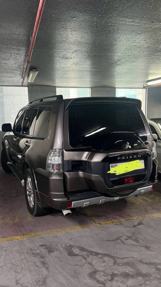 2016 Mitsubishi Pajero thumbnail 2