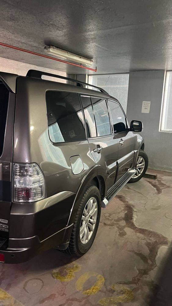 2016 Mitsubishi Pajero thumbnail 3