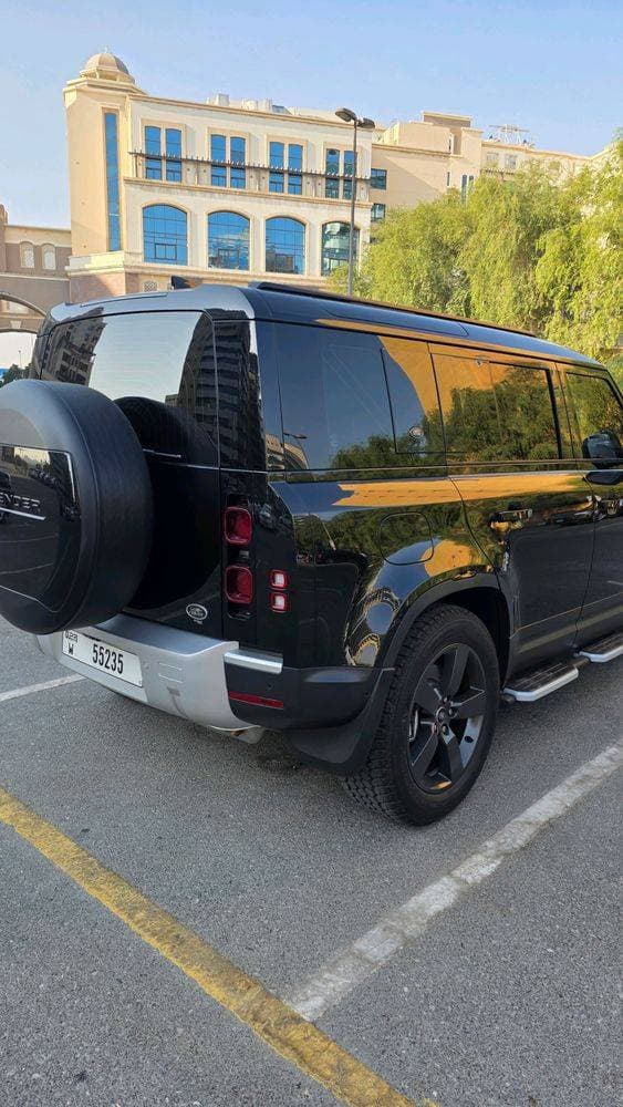 2023 Land Rover Defender thumbnail 4