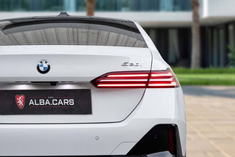 2024 BMW 5 Series thumbnail 6