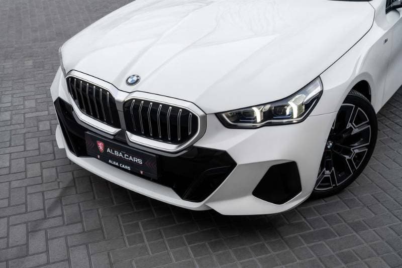 2024 BMW 5 Series thumbnail 7