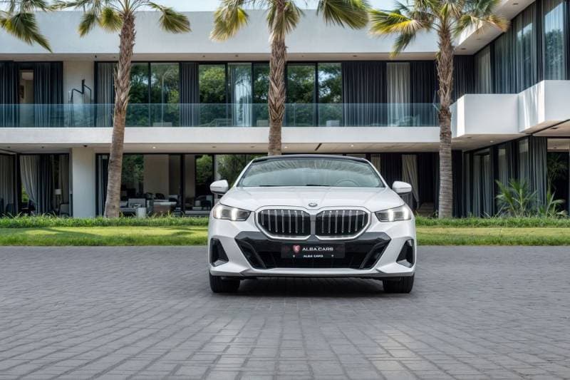 2024 BMW 5 Series thumbnail 4