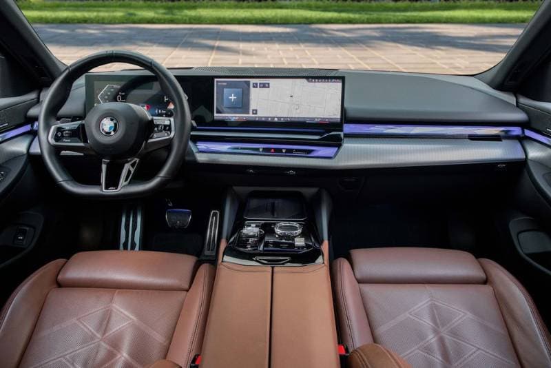 2024 BMW 5 Series thumbnail 8