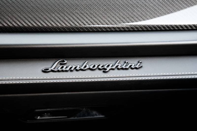 2025 Lamborghini Urus thumbnail 3