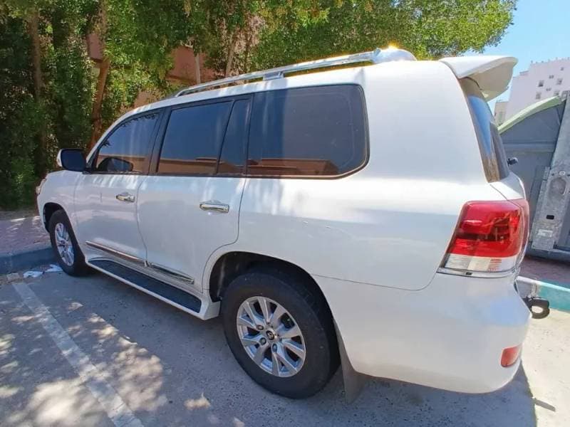 2016 Toyota Land Cruiser thumbnail 4