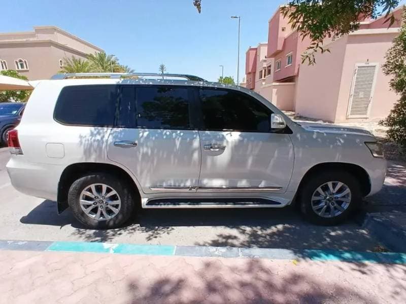 2016 Toyota Land Cruiser thumbnail 8