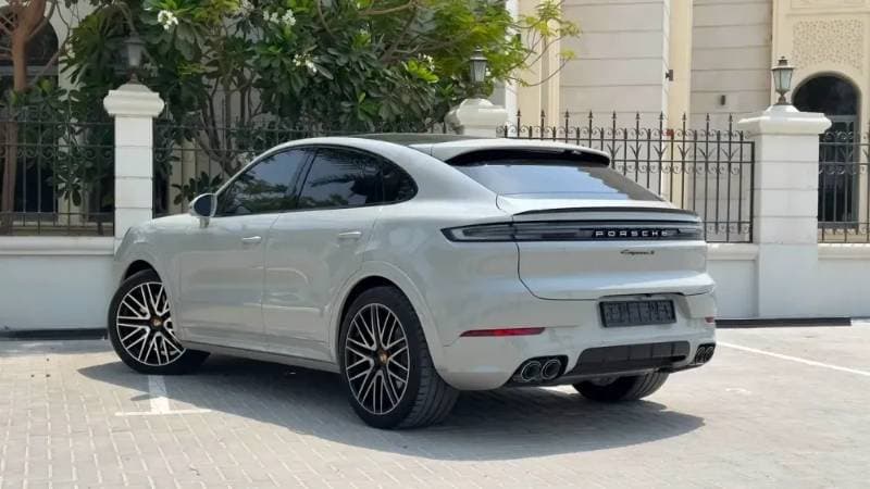 2024 Porsche Cayenne thumbnail 6
