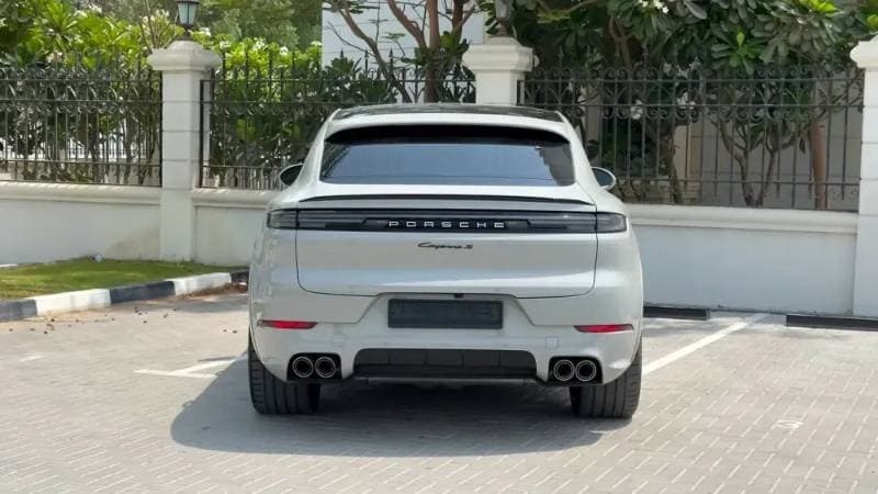 2024 Porsche Cayenne thumbnail 7