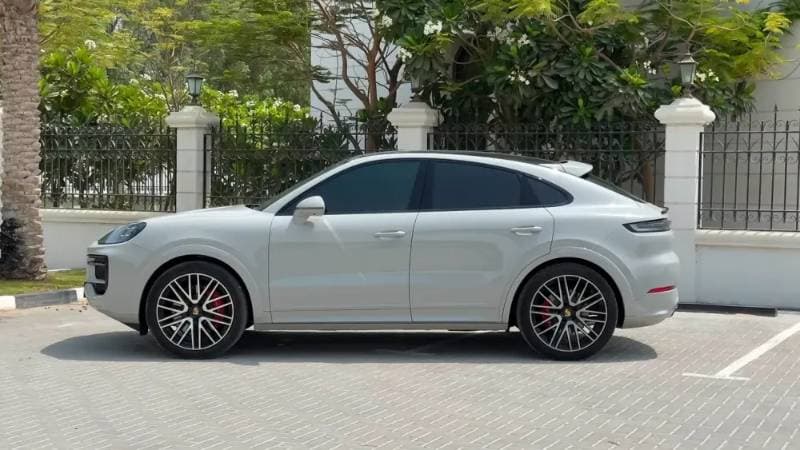 2024 Porsche Cayenne thumbnail 5