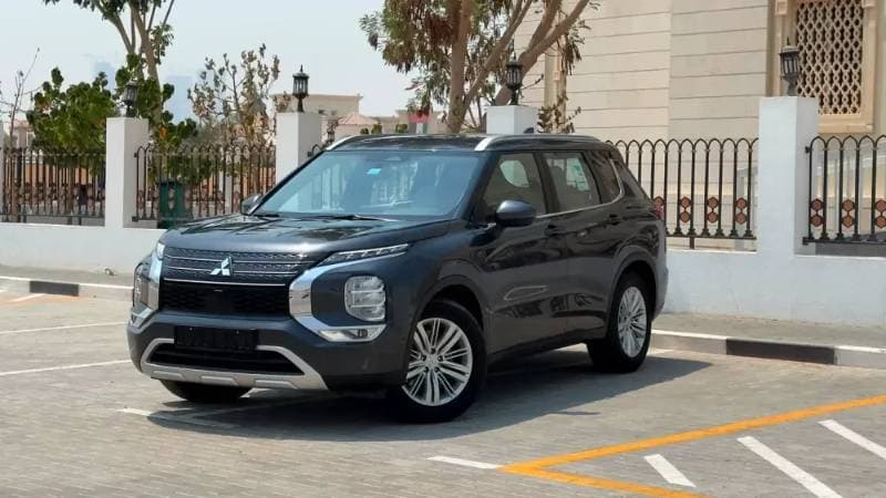 2025 Mitsubishi Outlander thumbnail 3