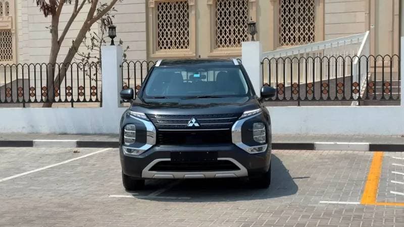2025 Mitsubishi Outlander thumbnail 2