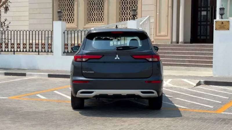 2025 Mitsubishi Outlander thumbnail 7