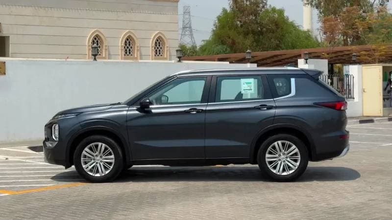 2025 Mitsubishi Outlander thumbnail 5