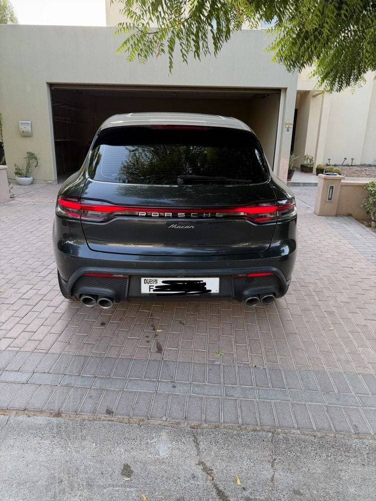 2022 Porsche Macan thumbnail 2