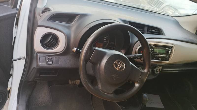 2014 Toyota Yaris thumbnail 5