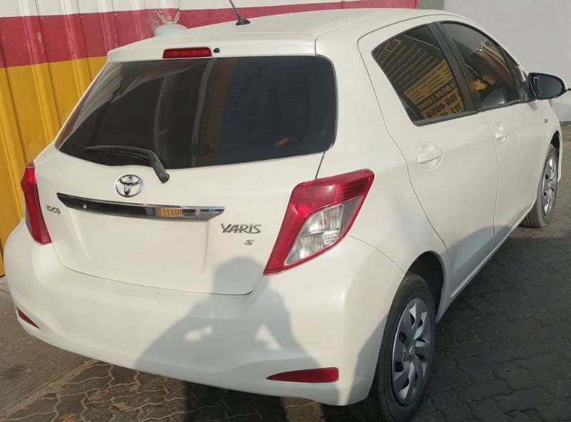 2014 Toyota Yaris thumbnail 2