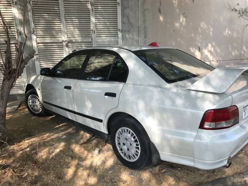 2005 Mitsubishi Galant thumbnail 3