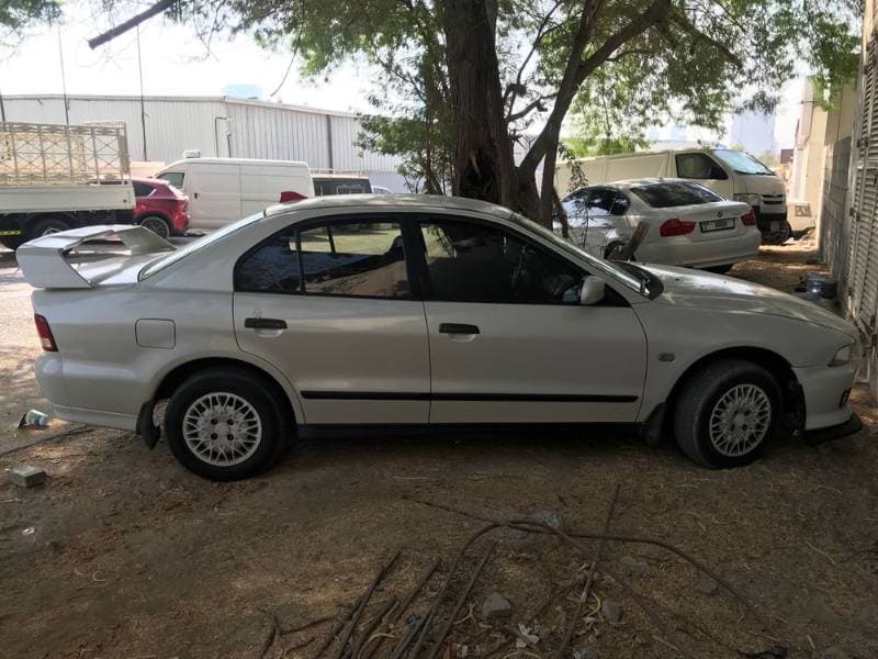 2005 Mitsubishi Galant thumbnail 2