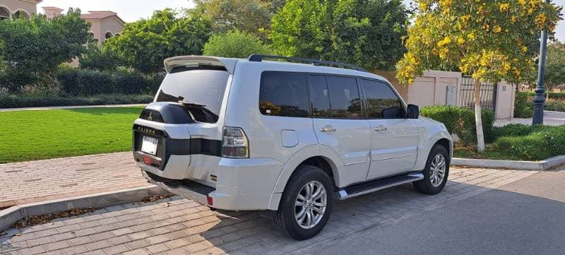2020 Mitsubishi Pajero thumbnail 3