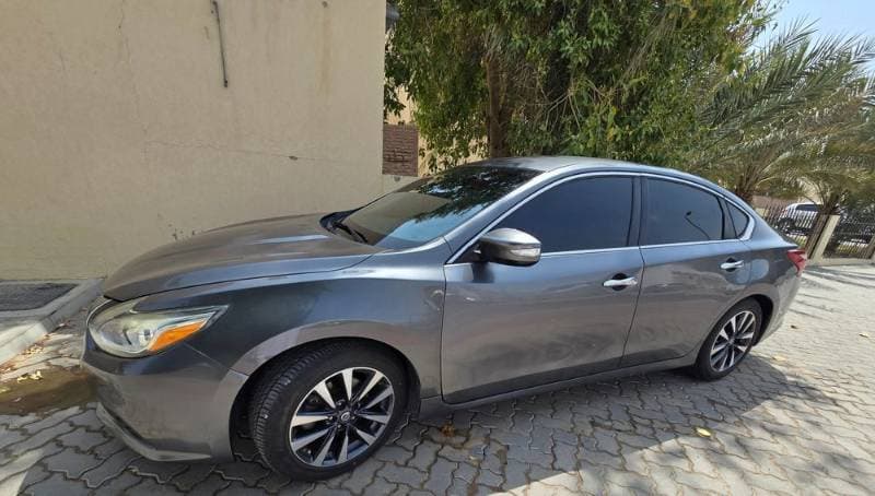2017 Nissan Altima thumbnail 3