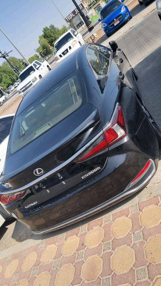 2019 Lexus IS 300 thumbnail 2